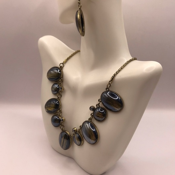 Elegant Blue and Gold-Tone Necklace and Earring Set - Picture 3 of 9